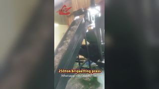 250 ton schrootbriketpersmachine die werkt op de tuin van onze klant